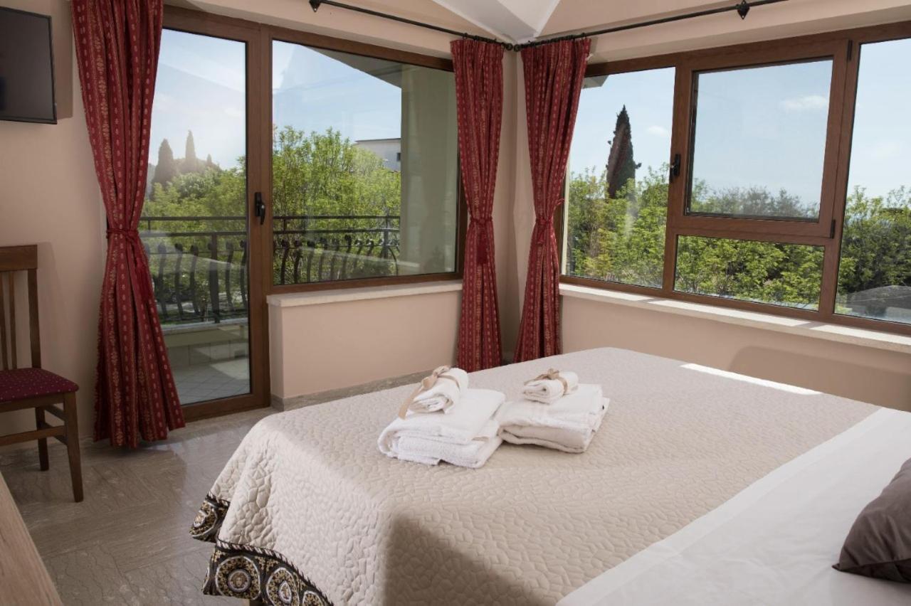Divino Bistrot E Relais Hotel Lenola Bagian luar foto